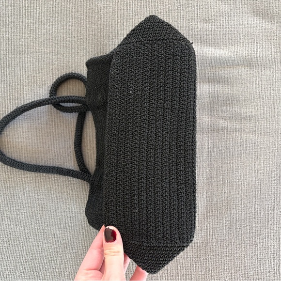 Black Crochet Embroidered Flower Handbag - Picture 5 of 6